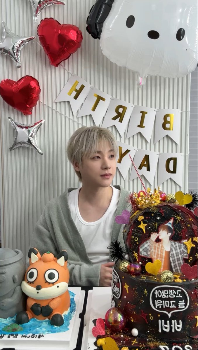 Jinhwan is currently LIVE on IG
instagram.com/withikonic/liv…

#ShiningStarJinhwanDay 
#우리의_주제_진환아_생일축하해 

#iKON #아이콘 <a href="/iKON_gnani_____/">김진환</a>
#JAY #JINHWAN #김진환 #진환 #ジナン