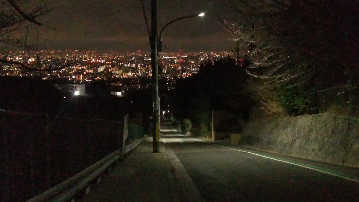 Arc_Light1965's tweet photo. 涼宮ハルヒの消失リバイバル上映鑑賞からの
ハルヒ坂に来ました!
誰か登ってるかなと思いましたがそれらしい人は居ませんね。
#涼宮ハルヒの消失
＃ハルヒ坂 https://t.co/falvZ6Mvhw