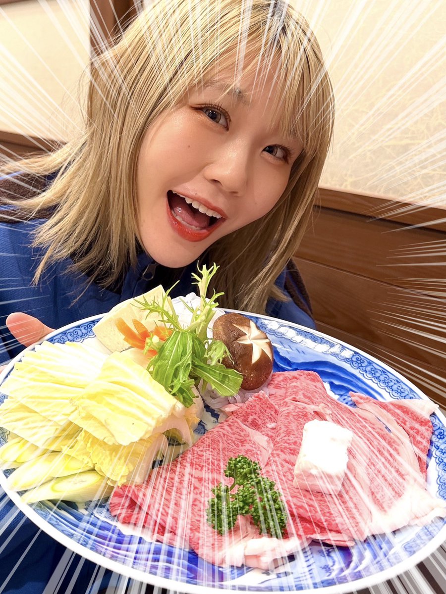 牛ハラミちゃん 松坂駅で松坂牛を食べています。 美味しすぎてお家に帰れそうに