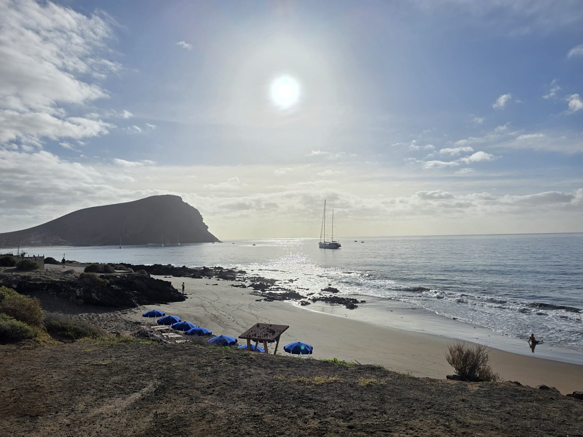 Fondeando el finde #Tenerife... #BuenRollito 😉
.
.
.
#playadelatejita #tenerifeocio #MontañaRoja #elmedano #granadilladeabona #tenerife #tenerifelicidad #playa #latituddevida #yosoytenerife #canariasviva #beach #ocean #sun #atlantic #estaes_tenerife #loves_tenerife