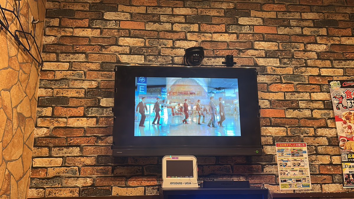 Aylua_Office's tweet image. どうも、カラオケでworld order見てる人です。酒飲みながら踊ってます。