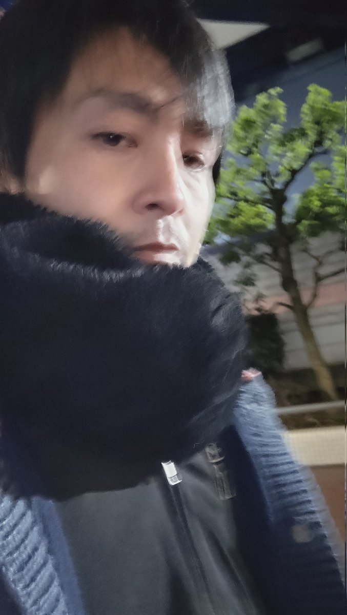 改めて、其の俳優の芝居を聞く。
鮮烈だ。
演劇先輩と酒を飲みながら芝居の話をする。悩みは同じ(勿論、経験や技術、感じの差はある。あれど、同じ。)だ。その人にしか出来ない、その人にしかならない。「ないものねだり」をしても仕方無い。◯先生が言っていた。「準備してきたものなんて糞だ。」と。
