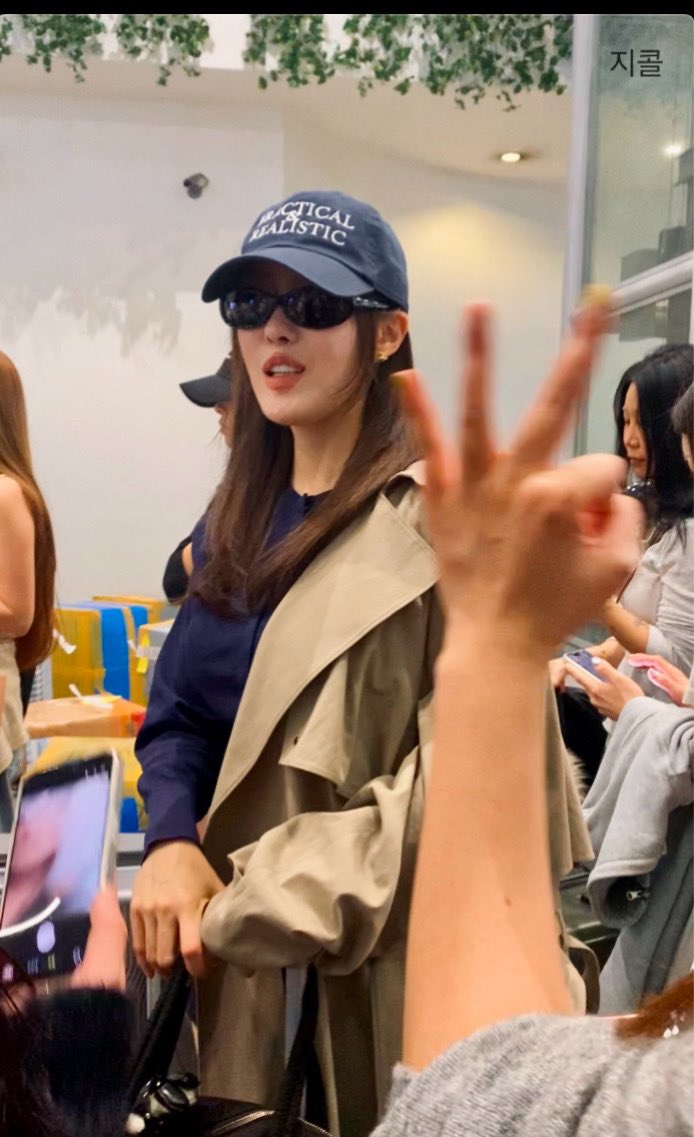 ChanJc0729's tweet photo. 20260206 [VN Airport] 

공주님 정말 예뻐요 ㅎㅎ 🤎
언니 곧 다시 만나요 🥰

#티아라 #효민 #HYOMIN @b890530 
#T_ARAinVietnam #T_ARAFancon2026 https://t.co/LgN8Ygj1wt