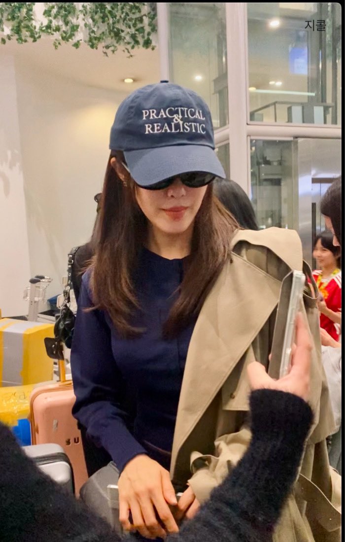 ChanJc0729's tweet photo. 20260206 [VN Airport] 

공주님 정말 예뻐요 ㅎㅎ 🤎
언니 곧 다시 만나요 🥰

#티아라 #효민 #HYOMIN @b890530 
#T_ARAinVietnam #T_ARAFancon2026 https://t.co/LgN8Ygj1wt