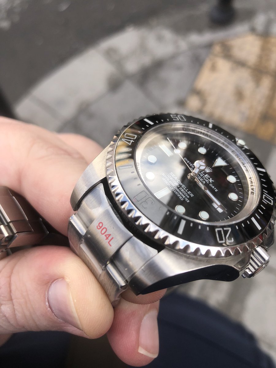 kordonla kasa arasında bir parmak açıklık var, “normal abi, bu kadar takılma” diyor. senin ben ananı sikeyim. memlekette işini hakkıyla yapan kimseyi bulmak mümkün değil.