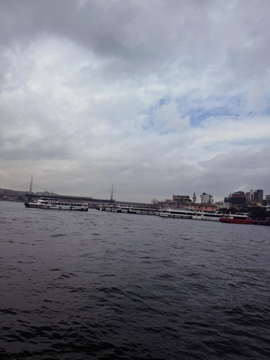 EşrefRüya 🌊
<a href="/dmtzdmr/">Demet Özdemir</a> #DemetÖzdemir