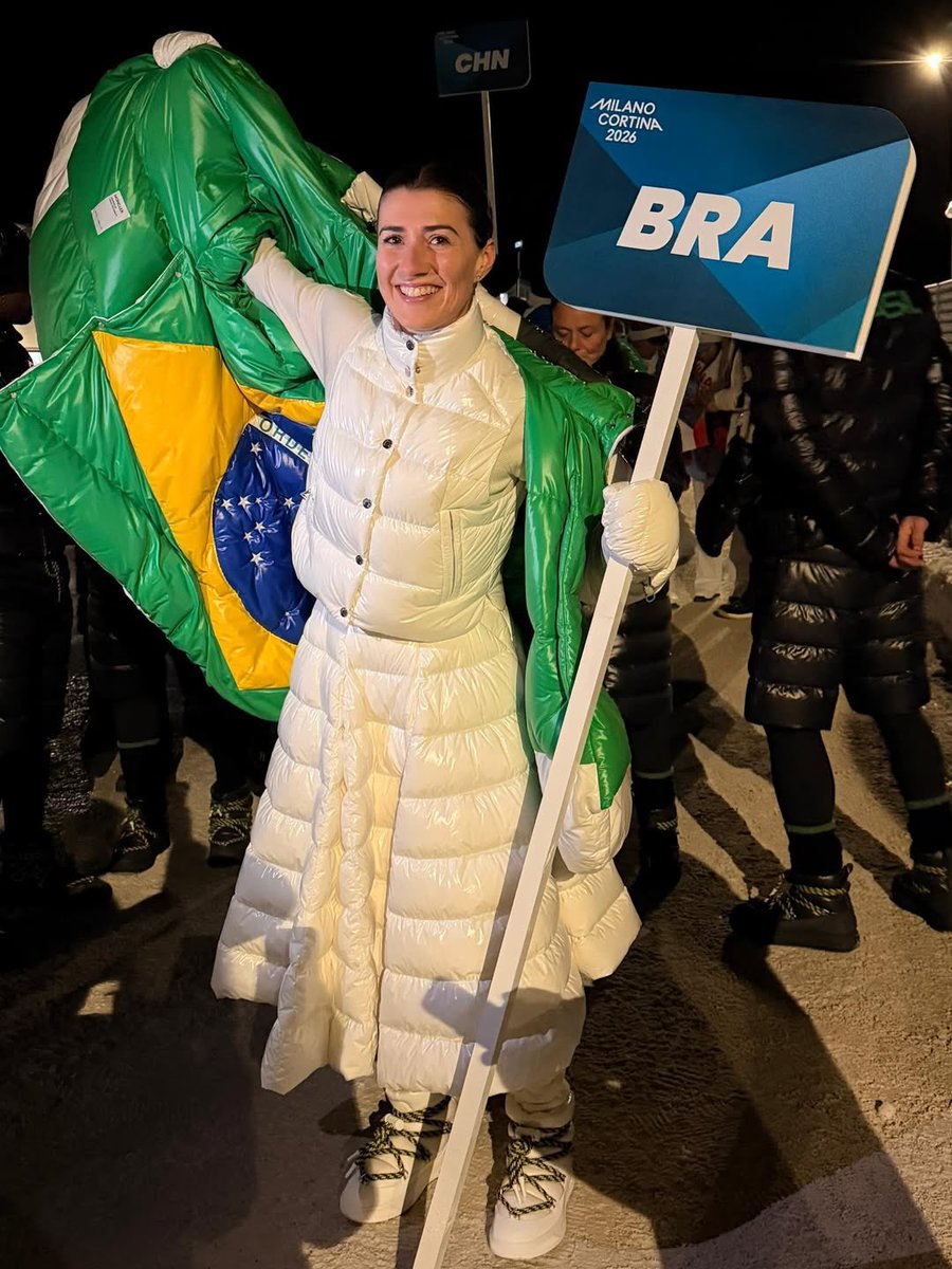 SimiSleighsFDN's tweet photo. She is the MOMENT! ๐๐๐โจ
SSF athlete Nicole Silveira #sleighed it as the flag bearer for Brazil @milanocortina26 Winter Olympic Games opening ceremony!
Just 6๏ธโฃ days to go until takes the ice for Olympic skeleton competition! ๐ท๐งโ๏ธ
#SleighNicoleSleigh https://t.co/VuT7RILA9N
