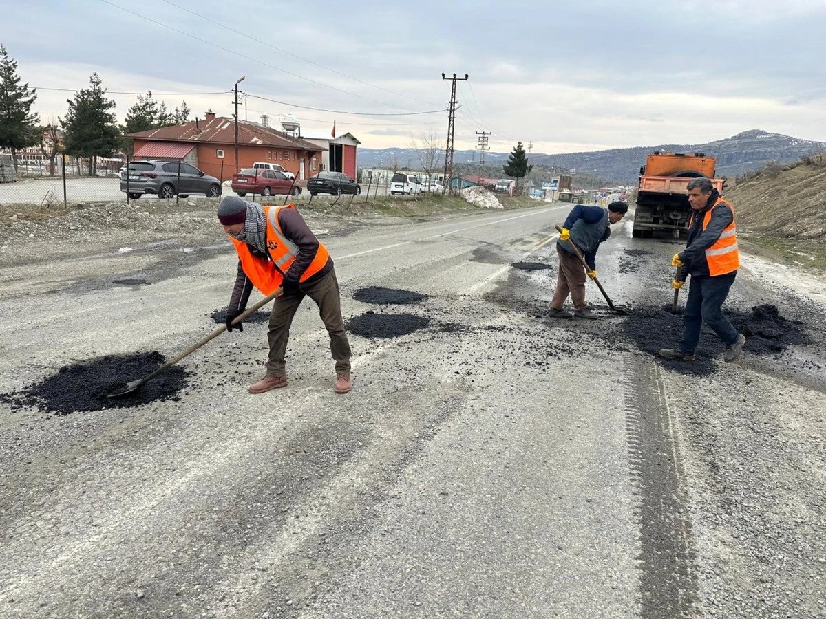 dybolaygazetesi's tweet photo. 🔴Kulp-Diyarbakır Yolundaki Çukur ve Tümsekler Karayolları Ekipleri Tarafından Onarıldı
https://t.co/qN2huohhlk
#Santrafor #Epsteindosyalari #sallandık #2000TL İade Fırsatı! #Diyarbakır https://t.co/Rtqo5DTKWG