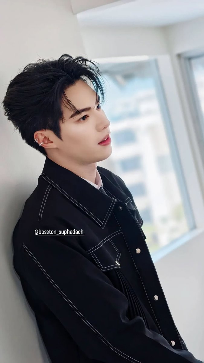 ［IG Story update］
  Bosston Suphadach 

美男子😍❤️❤️

#BosstonSuphadach 
#กีต้าร์ของบอสตั้น