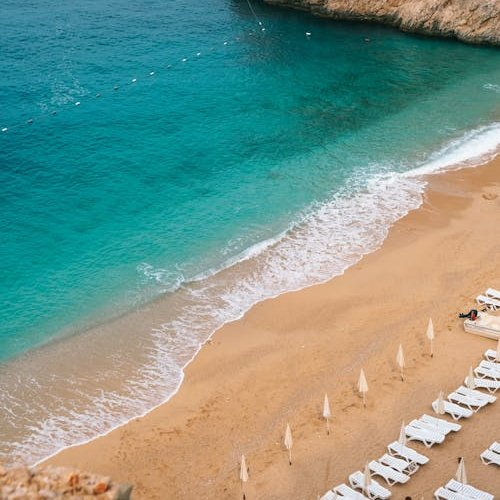 Yeni sigara düzenlemesi ile plaj ve sahiller kapalı alan statüsünde değerlendirilecek.