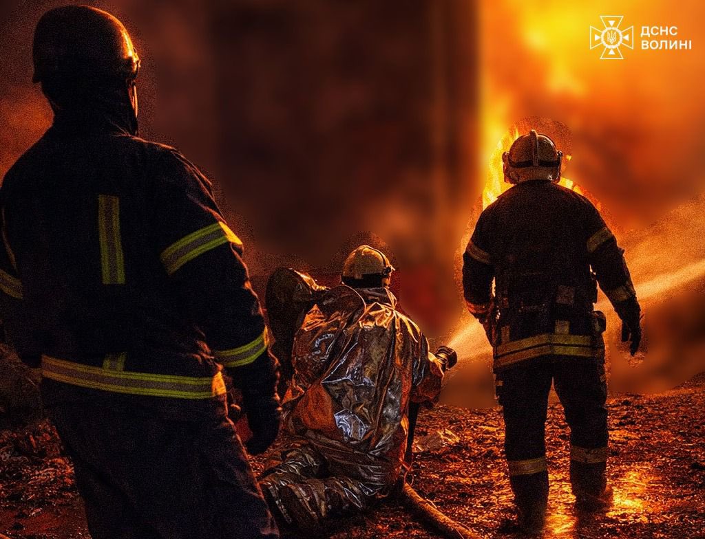 UKRinFRA's tweet photo. Jour et nuit, la Russie montre clairement son choix : la guerre, et pas la paix, la terreur contre les civils, et pas la diplomatie.
Cette nuit:+400 drones, 40 missiles.
Il faut priver Moscou de capacité à terroriser l’Ukraine par le froid et renforcer notre défense antiaérienne. https://t.co/NWWo8qS6MZ