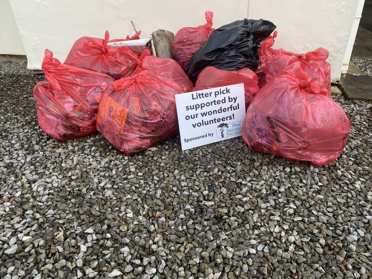 Another big haul of litter picked up in Westlea, Swindon this morning with 12 other #litterheroes It was just continuous and so a little dispiriting. But the area and community is better for the effort, and it stayed dry! <a href="/KeepSwindonTidy/">KeepSwindonTidy</a>
