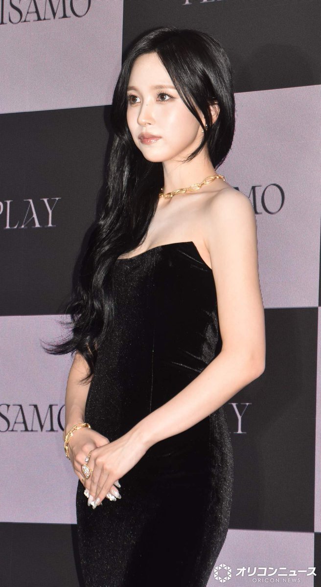 ___mioi's tweet photo. man i disappeared for a while and came back online to such insane beautiful pics of mina?? hello???? https://t.co/fv74Lunhc2