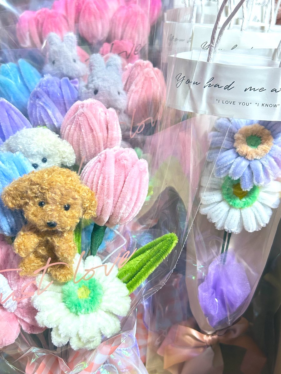 ああやってこうやって
ラッピングしてどーーん！です。
#モールフラワー #モールドール