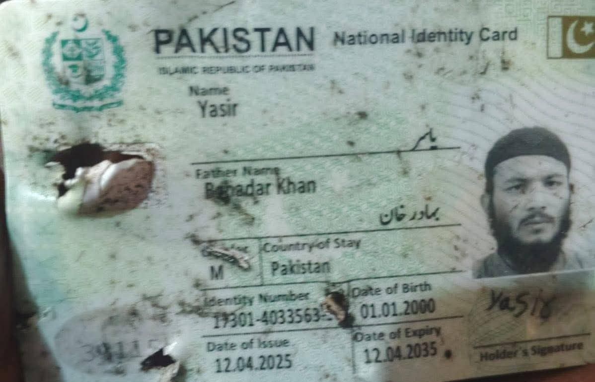 یہ کیسا خودکش تھا جو شناختی کارڈ بھی اپنے ساتھ لیکر گیا تھا۔ یہ دھماکہ کرنے گیا تھا یا بے نظیر کے پیسے لینے گیا تھ؟
#sp_tweets𓅓