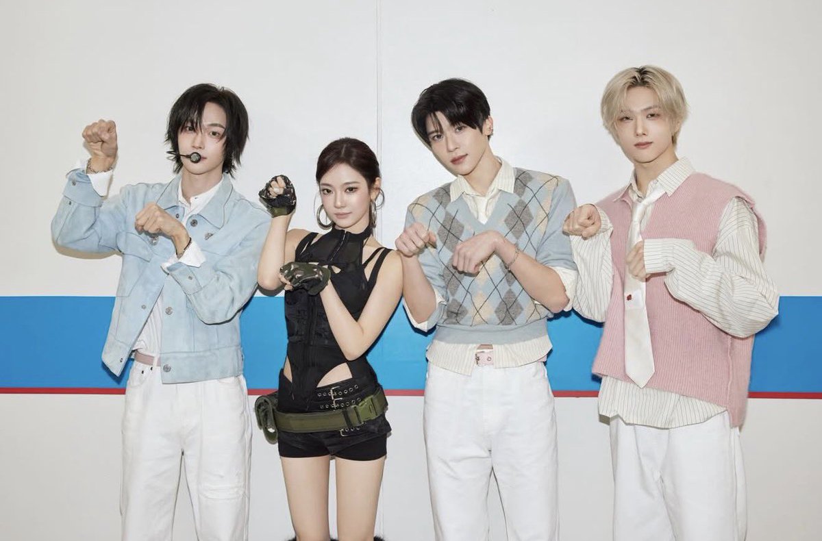 wnbsloop's tweet image. FINALLY SM 02z LINE 🤩