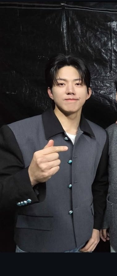 zeroline___'s tweet image. Kayak tante2 fb pro🫰