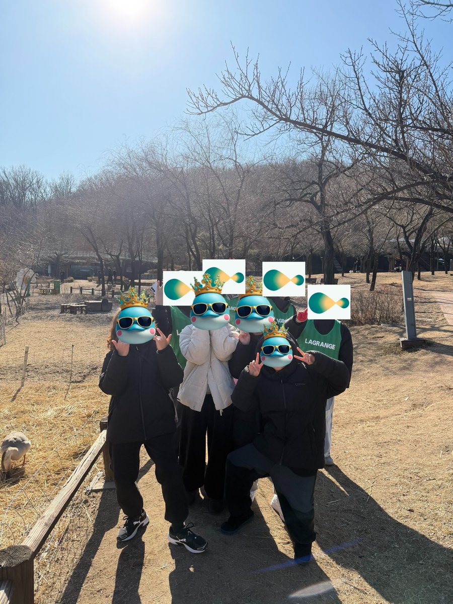 dobino321's tweet photo. 북서울꿈의숲에서 열린 라그랑주 봉사활동에 다녀왔어요
애슐리에서 식사하고 바람막이도 선물 받았어요
평소에는 세션 위주의 밋업만 갔는데 이렇게 직접 움직이는 활동형 밋업에 참여하니 코인으로 가득찬 머리를 비워낼 수 있었어요
저희가 깨끗하게 청소했으니 즐겁게 노세요~~^^
@lagrangedev https://t.co/h0Y872EUFT