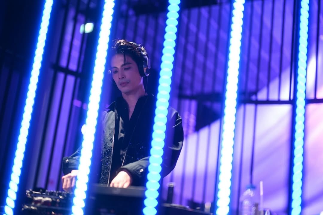 sonyukedotcom's tweet image. Social Update (07.02.2026)

ตอนแรกก็แค่เล่นเพราะสนุก แต่ตอนนี้ Debut เป็นดีเจอย่างเป็นทางการแล้ว จ้างได้นะคับ อยากเปิดเพลงให้คนฟัง😆🥳 #DJSonYuke

👉 instagram.com/p/DUdJlNjkR9k

Credit IG : @SONYUKE  
#Sonyuke #สนยุกต์