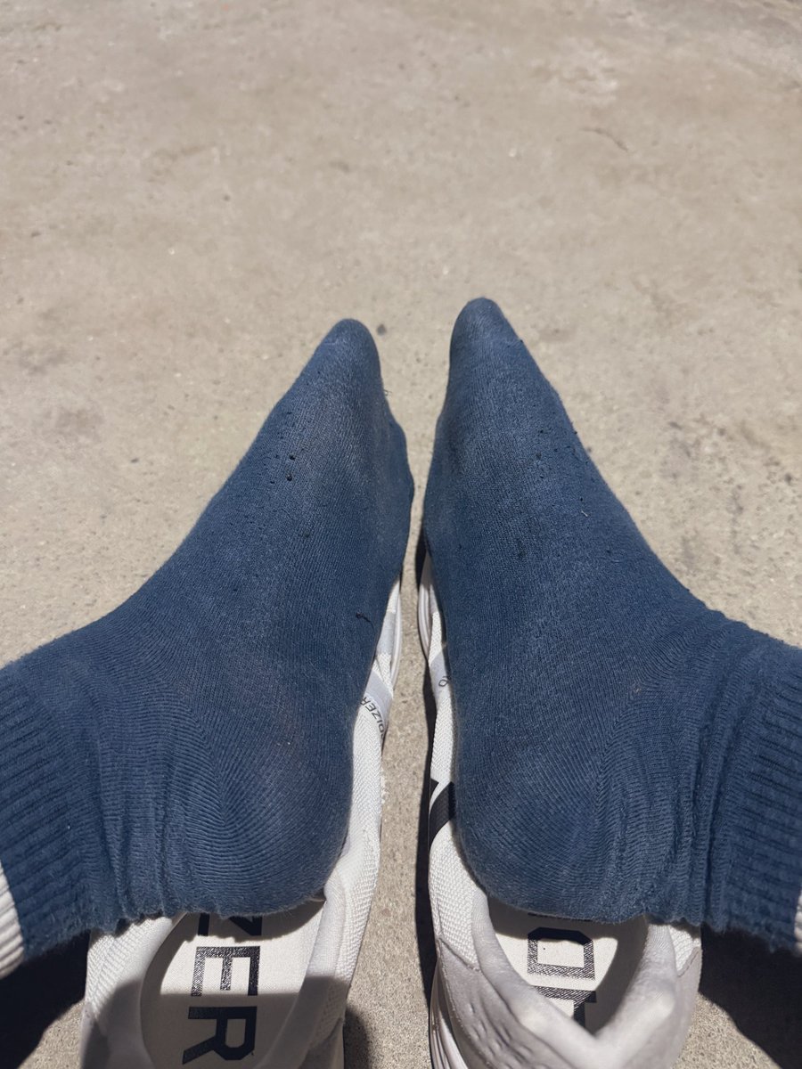 yctoof's tweet photo. 剛運動完的襪
天氣冷都沒什麼流汗
還可以繼續穿嘻嘻
#男腳 #臭襪 https://t.co/kvaSaNVuMW