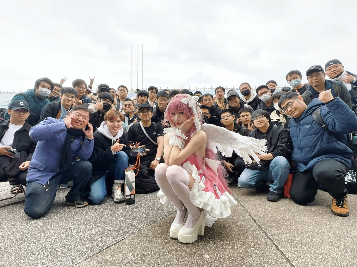 今天 #FF46 第2天，真的非常感謝大家💖
來找我的人真的好多，
帶來的商品全部完售了😭💖

真的、真的非常感謝大家🥹✨
台灣的愛我都收到了🫶

明天是 最終日❣️
我會是
《原神》雷電將軍（Raiden Shogun）Cosplay ⚡️💜

🕚 11:00～14:00 左右會在會場✨
最後一天，也一定要來見我喔💖

なんと、持ってきた商品全て完売しました😭💖
温かく迎え入れてくれてありがとう😭💗
最後まで一緒に楽しもうね🥰