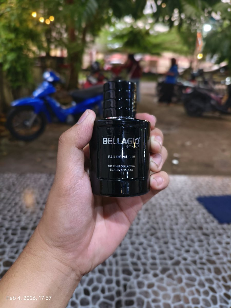 theambroxone's tweet photo. @Cringeview @baseconvo Jangan lupa ini. Wangi Suavage Elixir yang lebih light dan airy. Project sampai 2 jam, dan tahan sampai 5 jam 🥶 https://t.co/ssrU3qkFbx