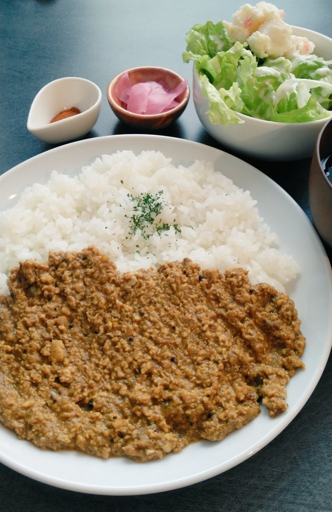 本日は友人とcafeとっぺでキーマカレー🍛🥗