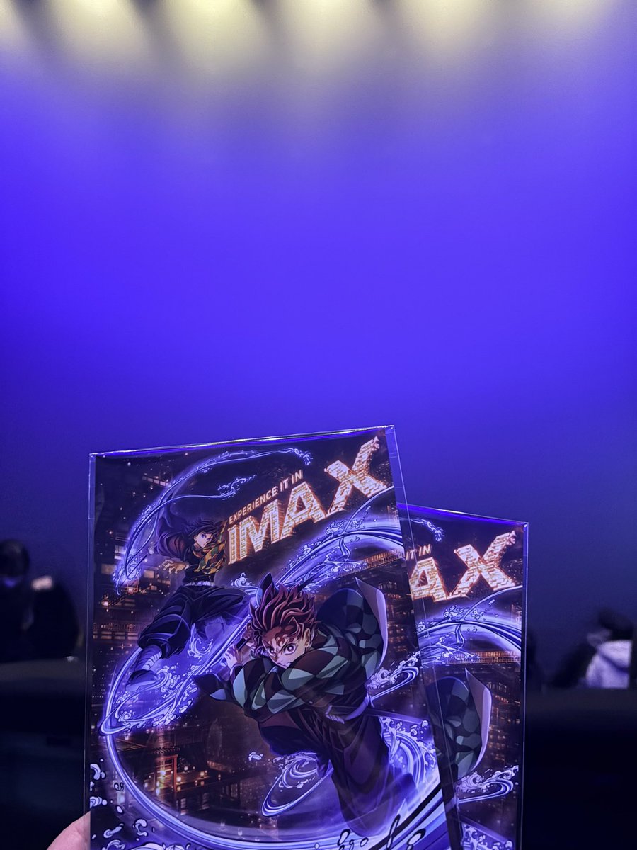 IMAX_cinema's tweet photo. ⚠️ネタバレ⚠️
#鬼滅の刃 IMAX特別上映 総まとめ

アスペクト比は1.78:1（16:9）がスタンダードで1.43:1のIMAXフルサイズシーンを演出として使用。
IMAXフルサイズシーンはおおよそ48分。（約30%程。ハリウッドのIMAX作品とほぼ同じぐらいの使用率）
額縁上映から改善しぴったりスクリーンに合わせて投影。

作中のフルサイズ使用の箇所は基本的にはメインキャラにフォーカスを当てる場面（登場人物スポット）と無限城の滑空シーンが多い。
細かいシーンは画像に添付しているのでご参照下さい。

大阪のIMAXシアターではIMAXトレーラー→カウントダウン（フルサイズ）という順番で上映開始。

エンドロール後にIMAX製作に関わったスタッフのスタッフロールもあり。

#IMAX