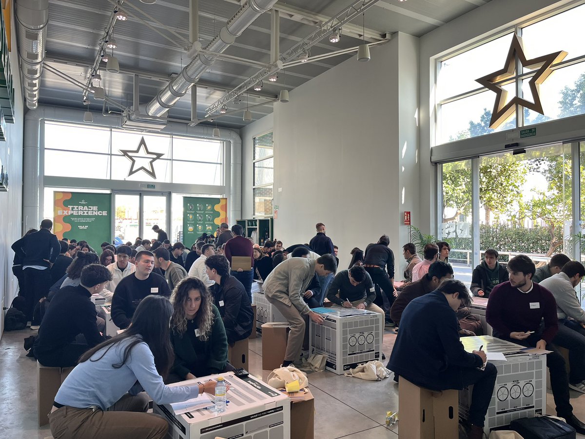 FEstrellaLevan's tweet photo. 🌟 Hoy es el gran día del #DreamBig

Desde la Sala de Catas de @estrellalevante estamos viviendo la jornada de innovación sostenible para el sureste español. Equipos de Murcia, Alicante, Albacete y Almería ya están ideando soluciones reales a retos medioambientales. https://t.co/X4YuC3T83O