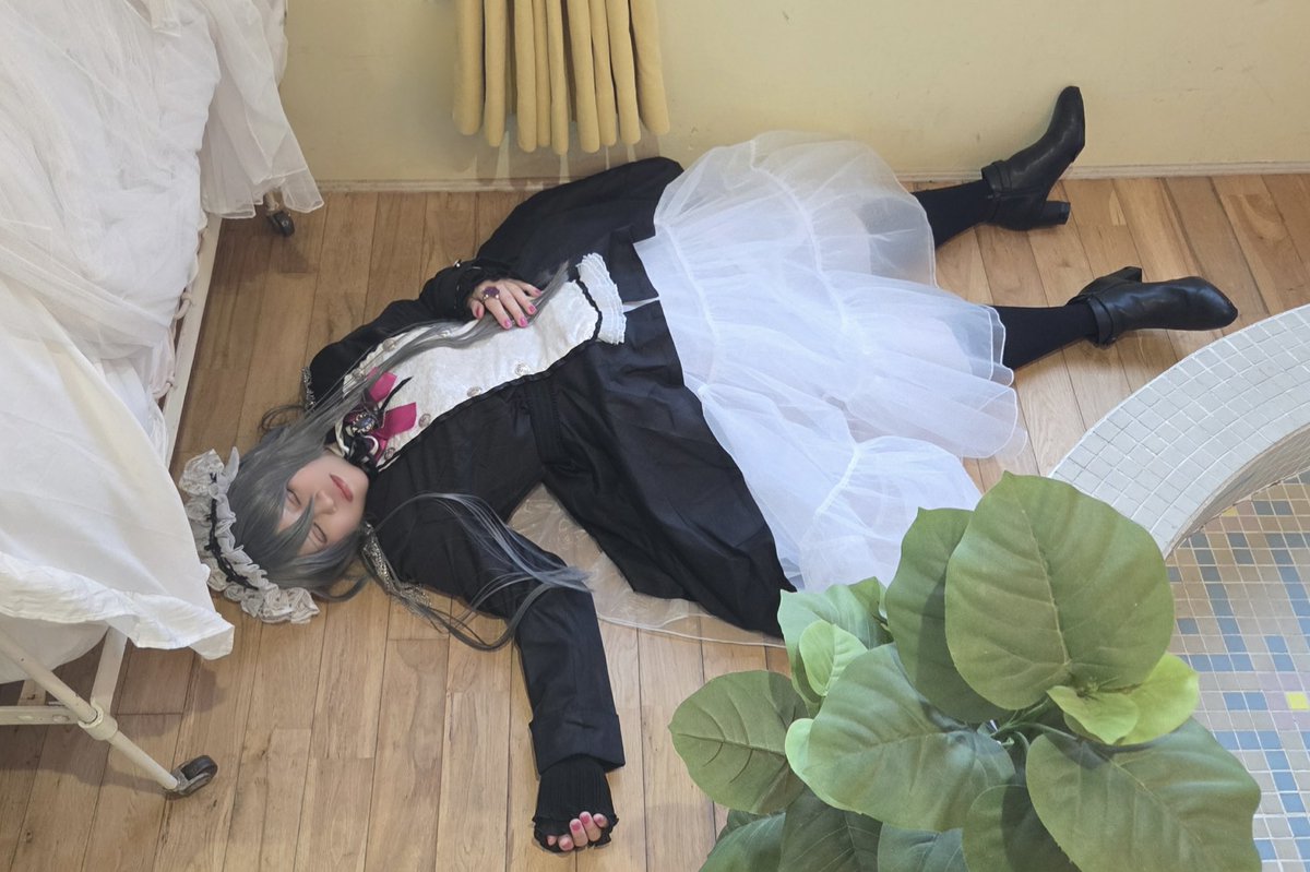 #260118WTP魔女パ2

⚠️女体化
⚠️捏造

お部屋が暑くて窓際から離れられなかった
広がってるのと暑過ぎて床に転がってるの
死んでは居ないww

Photo のえるちゃん<a href="/Noel_cos01/">のえる</a>