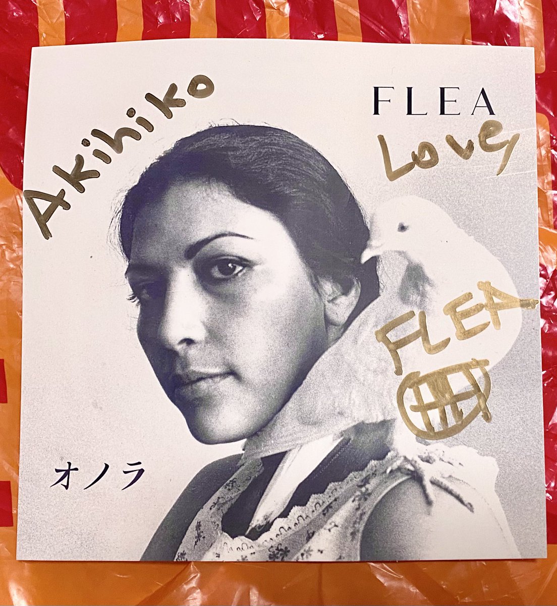 Fleaのサイン会にて ソロアルバム「オノラ」のアザージャケットに描い