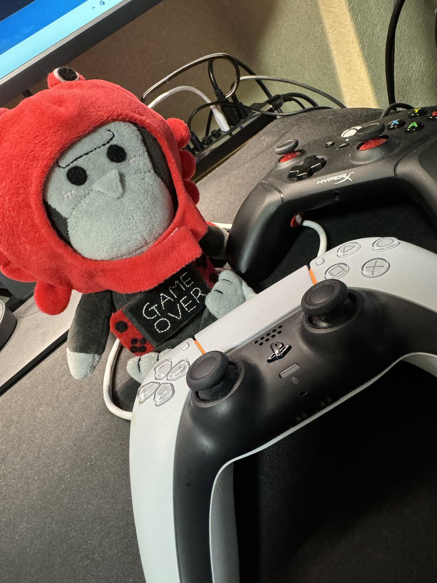 toshiya_1048a_a's tweet photo. 本日23時半から #ゴリラクラブ🦍🦀 配信いたします。

2人のクリエイターが自分の世界に閉じ込められた？！ファンタジーとSFの世界を行き来して協力して進んでいくゲーム
「スプリット・フィクション」やっていきます。
ゴリラ視点
https://t.co/CtghQdwBPU

カニ視点
https://t.co/WL4CzyY8zM https://t.co/FT9FXW9AIw
