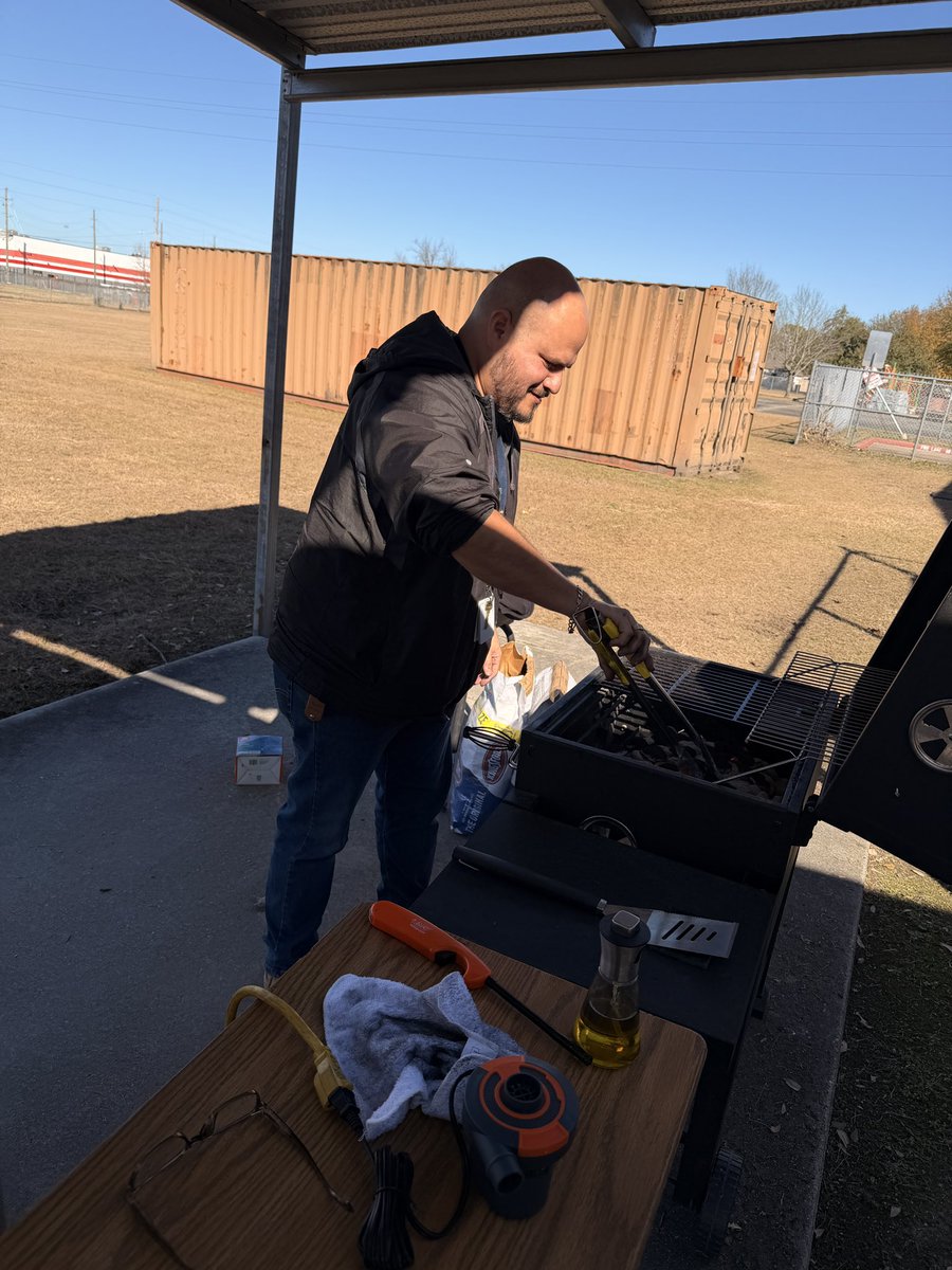 BlackES_AISD's tweet photo. ๐๐ Excited for our Super Bowl luncheon before the big game! What a fantastic way to kick off February break! Enjoy the game this weekend, staff! Recharge and restโsee you all in a week! ๐ฅณ #SuperBowl #FebruaryBreak #TeamSpirit https://t.co/388OGicyZX