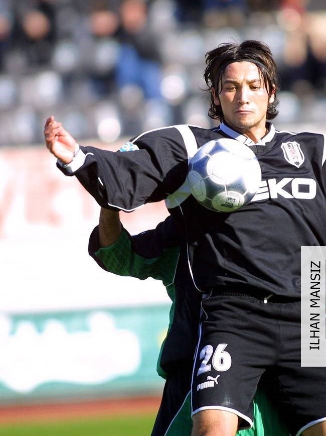 2001-02 SEZONUNDA GİYİLEN SİYAH FORMAMIZ