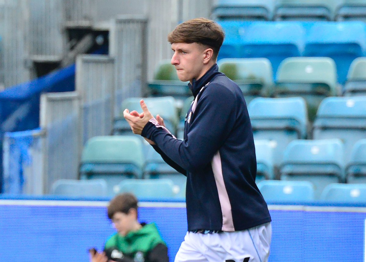 🏃‍♂️ The new lads warming up with the squad!

#TRFC #SWA