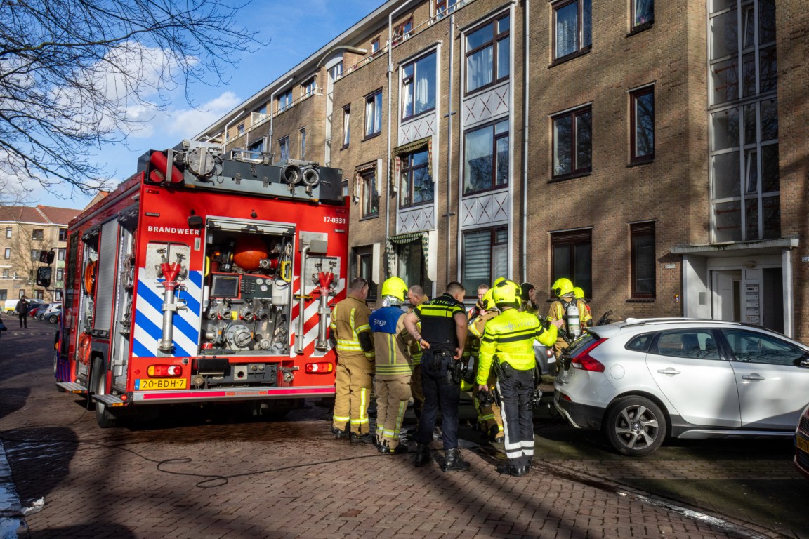 Brandend kastje zorgt voor veel rook in Vlaardingen