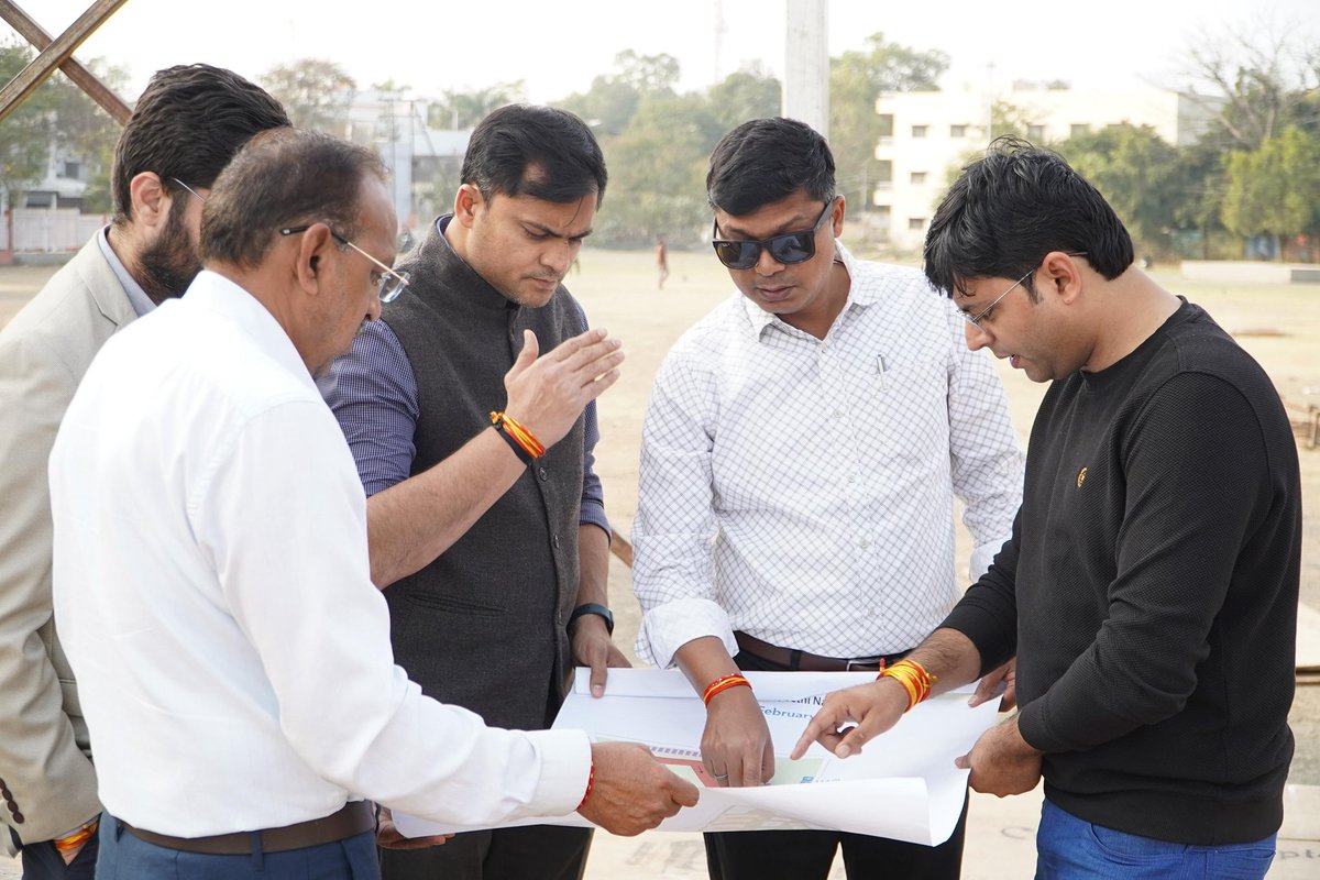 collectorUJN's tweet photo. कलेक्टर श्री रौशन कुमार सिंह द्वारा दशहरा मैदान पर 12 फरवरी से आयोजित होने वाले पांच दिवसीय वन मेले की तैयारियों का निरीक्षण, अधिकारियों को आवश्यक दिशा-निर्देश दिए।
#Ujjain #VanMela #CollectorVisit #Preparations #ForestDepartment https://t.co/XO2lRn3zBt