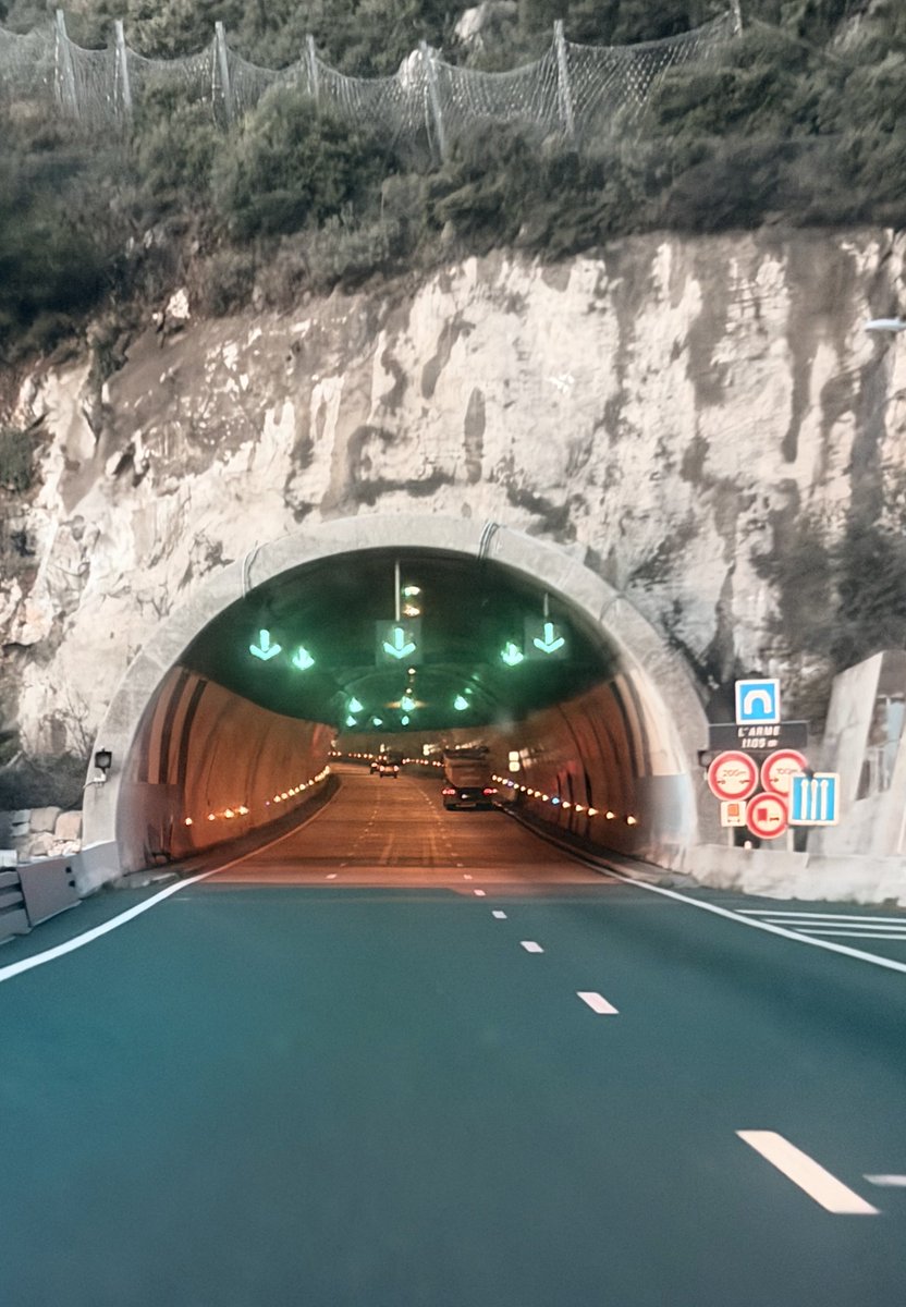 Alonein43672278's tweet image. #photography #highway #gallery #lights #green