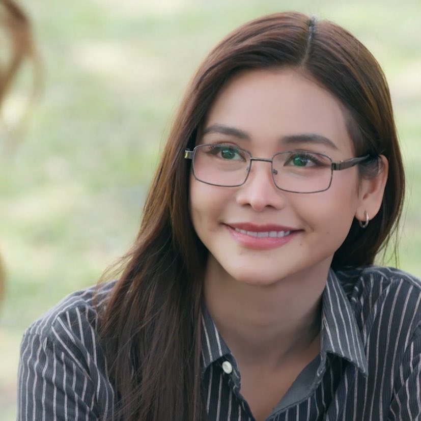 ให้เลยอ่ะ แว่นยิ้มหวานที่จริงใจ 

THE EARTH MARRY ME
 #วิวาห์ปฐพีตอนที่3