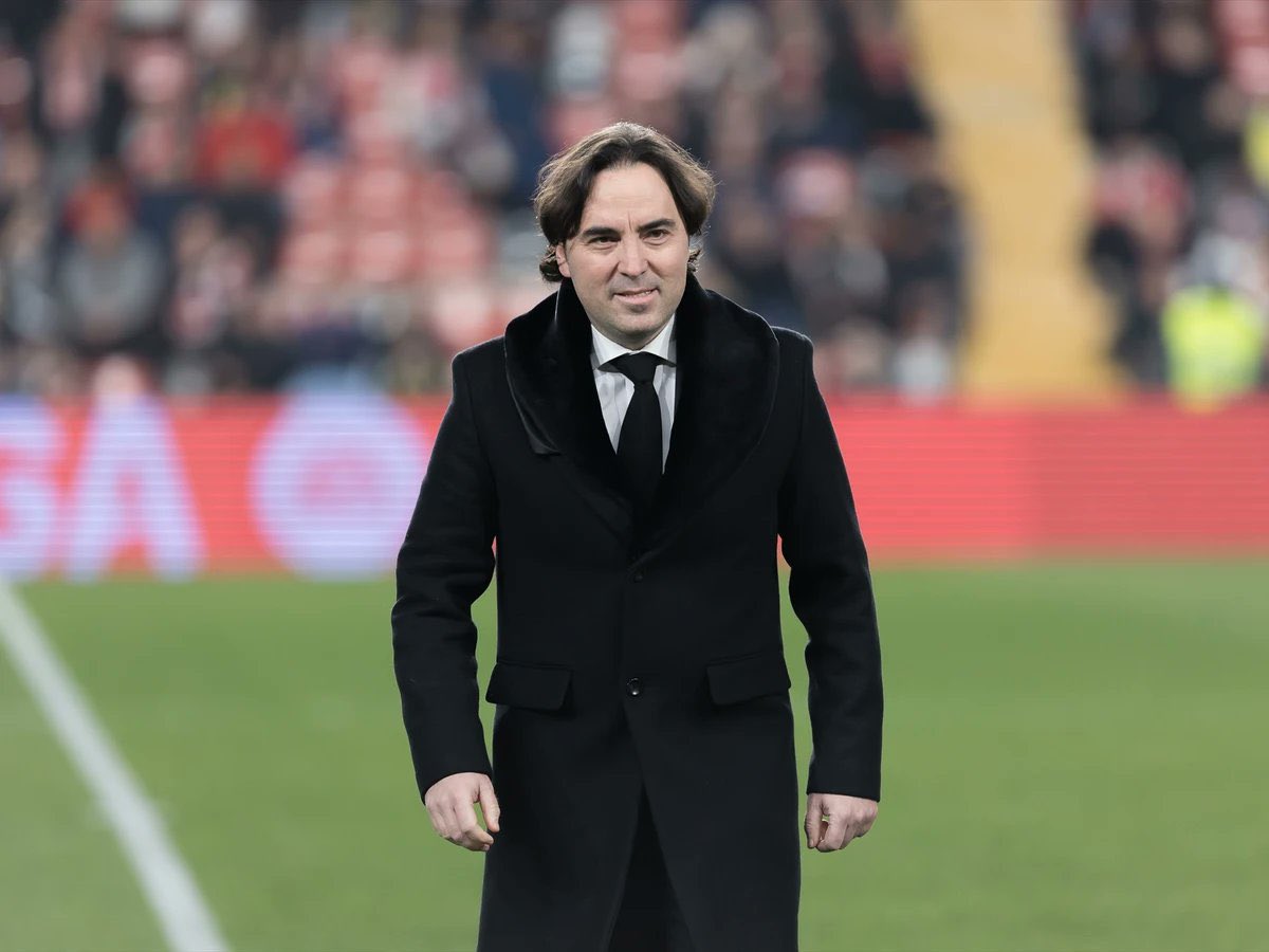 El peor presidente de toda LaLiga: Raúl Martín Presa. No existe otro dirigente que trate peor a su afición.

Un déspota que maltrata a sus aficionados y a sus jugadores. 

El bochorno de hoy debería marcar un antes y un después.