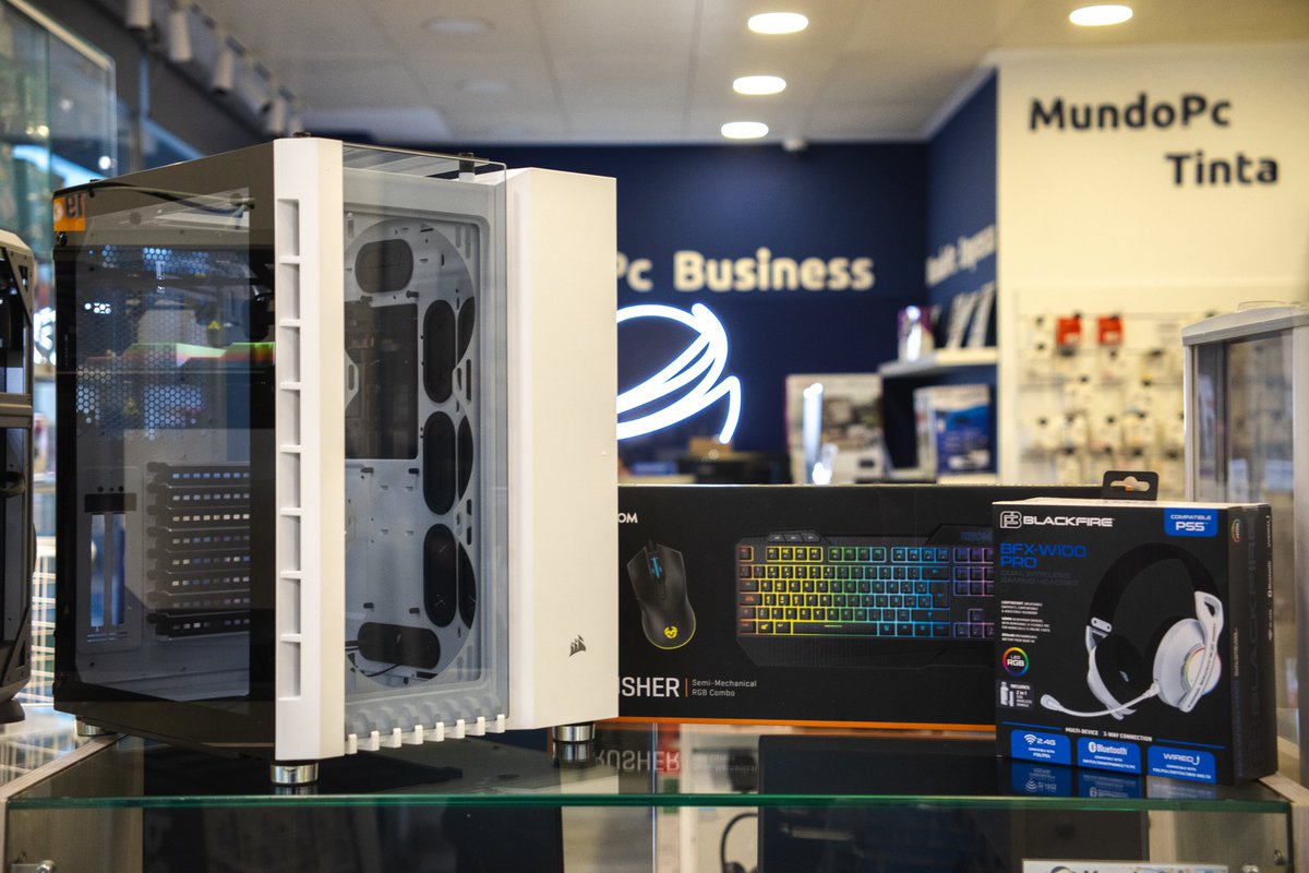 🎧 ¿Qué necesitas para jugar este finde? Cascos que te sumerjan en la partida, un teclado que no falle nunca y esa torre blanca que parece tranquila… pero está lista para darlo todo. Si te apetece renovar tu equipo, contáctanos y vemos qué necesitas. 🖥️🕹bit.ly/equipo-gaming-…