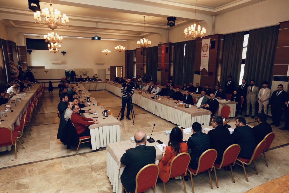 Genç Gümüşhaneliler Derneğinin genel kuruluna katıldık. Seçilen genç kardeşlerimize başarılar diliyorum.