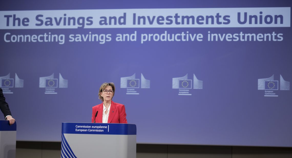 🇪🇺 Europa finansuje sukces USA 🇺🇸

Przez dekady europejski kapitał pompował Wall Street, podczas gdy amerykańscy inwestorzy niemal ignorowali Europę.

🇪🇺 Europejczycy mają ok. 8–10 bln USD w akcjach USA  🇺🇸 Amerykanie w europejskich akcjach: mniej niż 2 bln USD
To nie jest