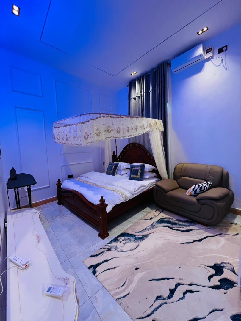 Almeida_UG's tweet photo. Bwera Comfort Homes brings you an ambient stay in the heart of Mpondwe–Lhubiriha. 

Along the Bwera–Kasese Highway, opposite Kyeyune’s home.

Now live on @eaglestaysug comfort, convenience, and great prices.

Book local. Stay better.

#EagleStays #Kasese #LocalStays https://t.co/KBF8NOaMF3