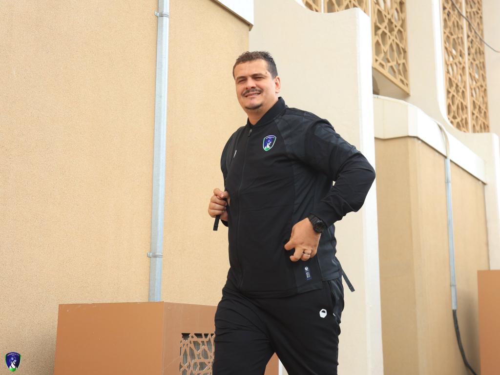 مشروع مدرب مميز قادم بحول الله تعالى 🇩🇿👏
المدرب عبد القادر هجالة استطاع اثبات لمسته كمدرب اول لنادي الشعلة السعودي  في وقت وجيز حيث قلب تاخر الفريق بنتيجة 4-0 في الشوط الاول  إلى الفوز في الشوط الثاني بنتيجة 6-4 ليحقق ثلاثة نقاط رائعة في ثاني مبارة له كمدرب رئيسي لشعلة