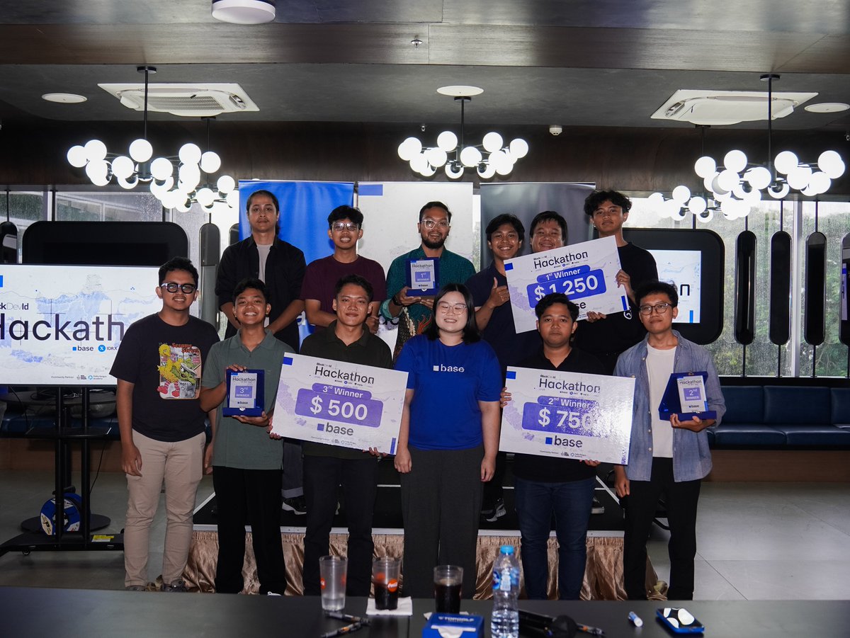 baseindo's tweet photo. Shoutout Buat Para Jawara Base Indonesia Hackathon 2025! 🥳

Base Track Winners: 
🥇 Orbitum 
🥈 ScaleX 
🥉 Ryvyn Pay

Thetanuts Track Winners:
🥇 Nuts Arena
🥈 Alphabit
🥉 Vultara

Best Project IDRX:
✨ Orbitum

Keep building, keep shipping, keep Based, dan sampai ketemu di event Base selanjutnya! 🟦
@angelinevivian_ @idrx_co @ThetanutsFi  @blockdev_id @PelitaBangsaID @devweb3jogja