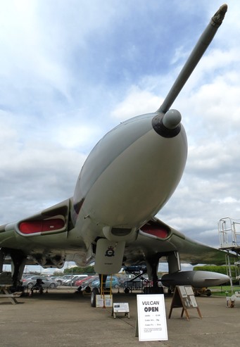 NewarkAirMus's tweet image. Another 'anniversary-bird' - today it's 43 years since #Vulcan #XM594 was flown in to join our collection! 07.02.83
Part of today's #NAMopenCockpit offer.