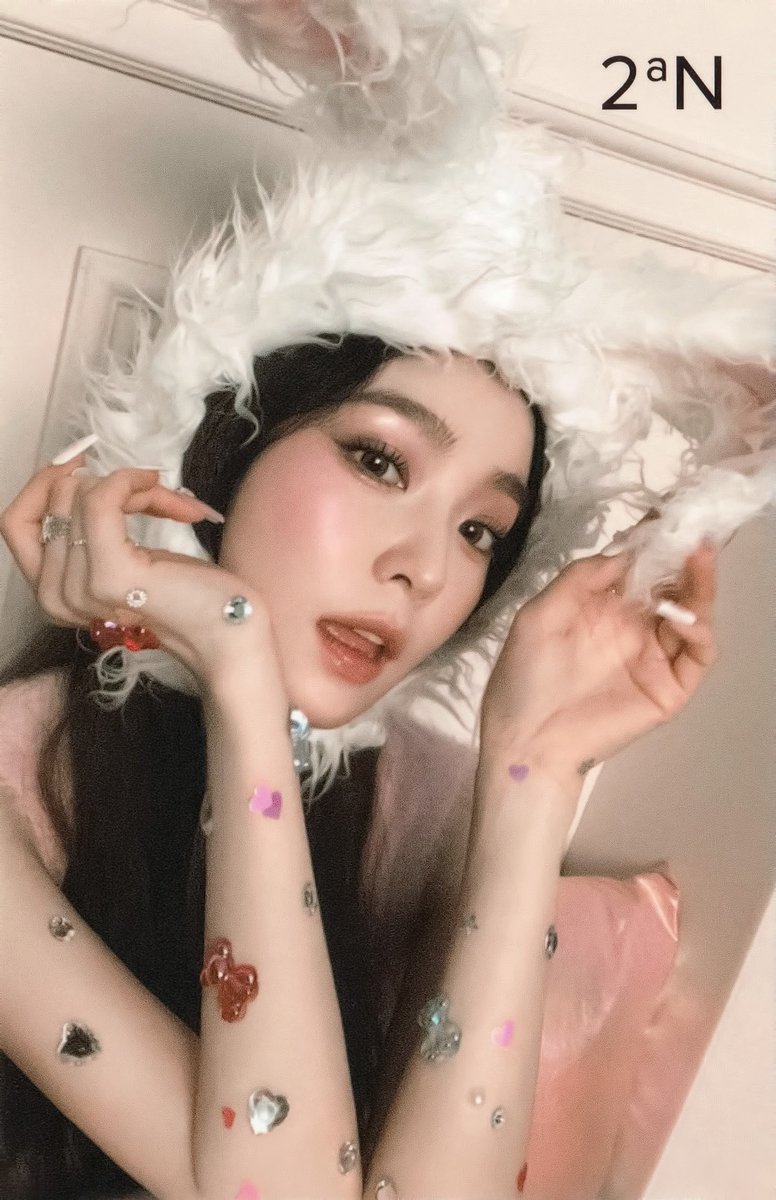 baebaelovebae's tweet photo. one of irene’s prettiest photocard ever
#아이린정규_씩씩하게_기다려용
#IRENE_FULL_Blooming https://t.co/apk2yeYsuY