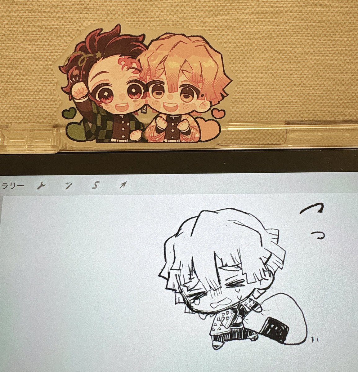 rakurai_5656's tweet photo. グッズ実物です！
アクリルクリップはiPadの上とかに置いとくと作業を応援してもらえます😸 https://t.co/FW3XkaiY0Q