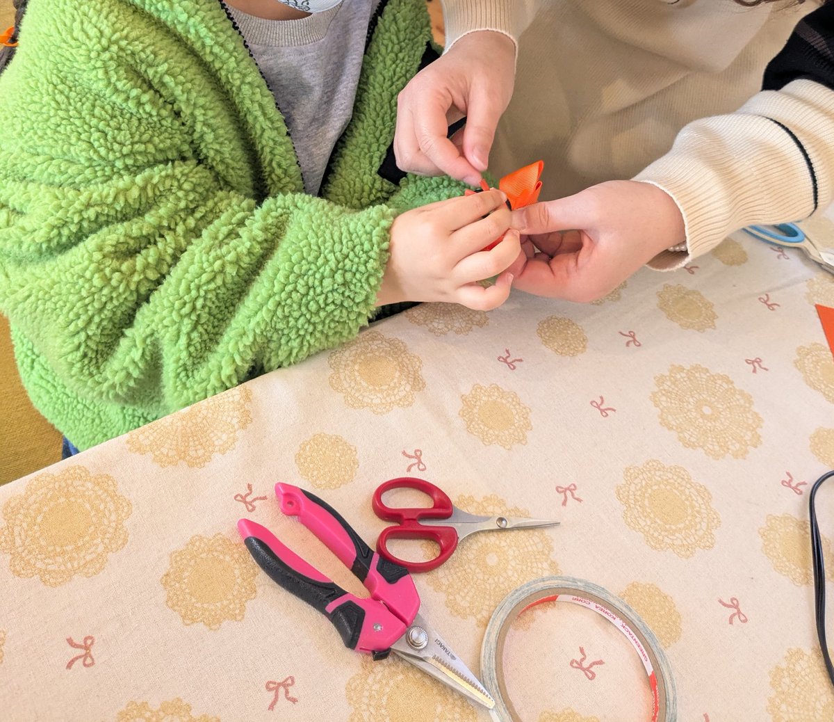 pasomasooo's tweet image. 最近の自炊 
唐揚げとアクアパッツァ

海外子供服詰め放題👕👚
小学生になるから助かる🙏❤
曜日靴下サイズなくてコンプならず😭🧦
ワークショップで娘がリボン作り🎀
推しカラーを選び楽しそうにしてた❤️